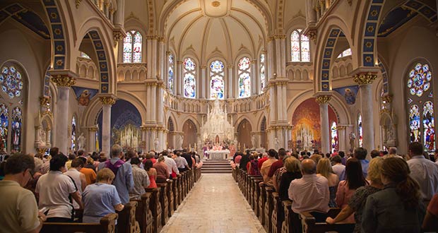 Католицька церква святкує День усіх святих 2020