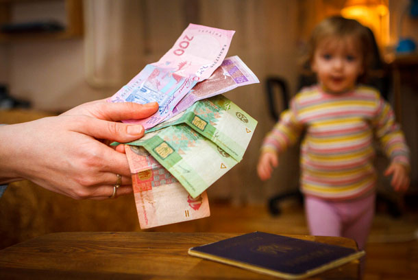 Отримання грошей на дитину в Україні