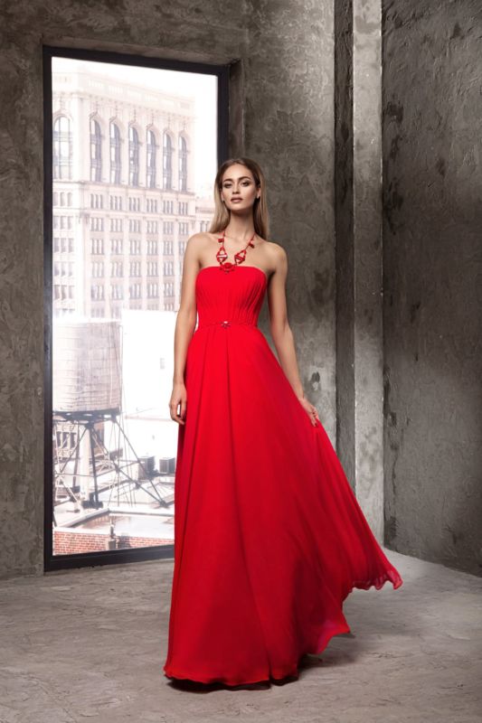 Одягнути на Новий рік 2020 червону сукню