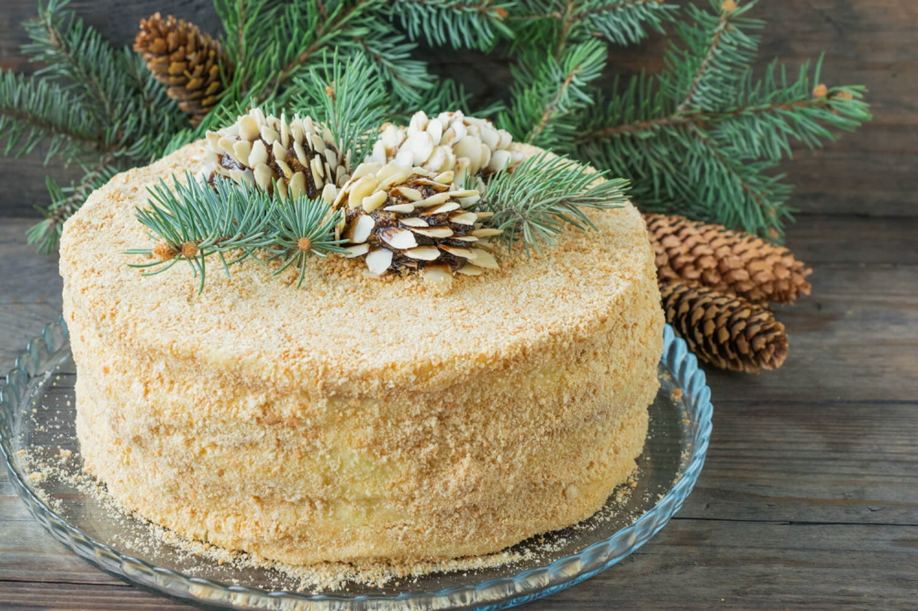 Фото - рецепт новорічного торту Наполеон, покроково