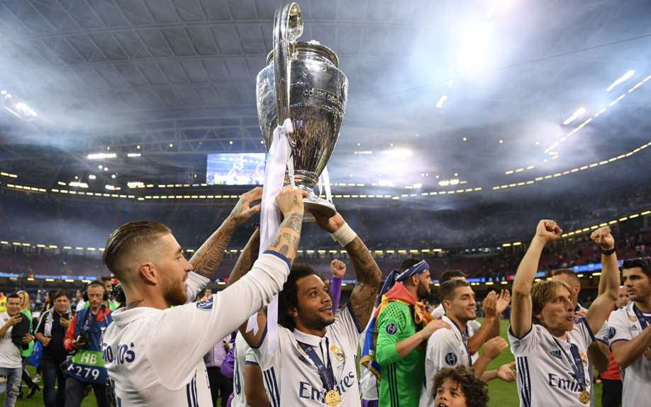 Футболісти святкують перемогу в Лізі Чемпіонів 2019-2020